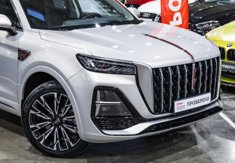 Подержанный автомобиль Hongqi HS5 2024 года (5 фото)