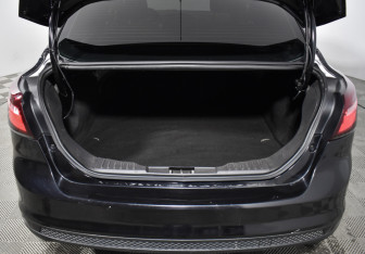 Подержанный автомобиль Ford Focus Sedan 2012 года (20 фото)