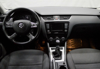 Подержанный автомобиль Skoda Octavia Liftback 2014 года (14 фото)