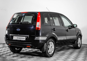 Подержанный автомобиль Ford Fusion 2007 года (5 фото)