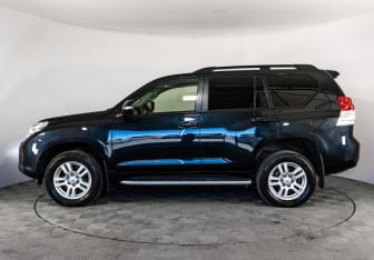 Подержанный автомобиль Toyota Land Cruiser Prado 2012 года (8 фото)