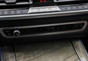 Подержанный автомобиль BMW X5 2018 года (21 фото)