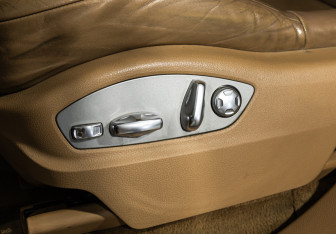 Подержанный автомобиль Porsche Cayenne 2011 года (23 фото)