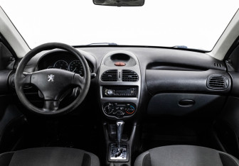 Подержанный автомобиль Peugeot 206 Hatchback 2008 года (10 фото)