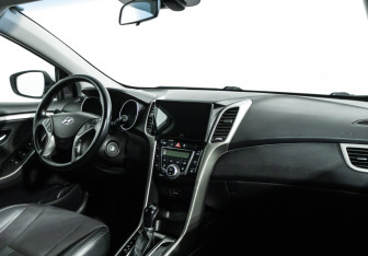 Подержанный автомобиль Hyundai i30 Hatchback 2015 года (9 фото)