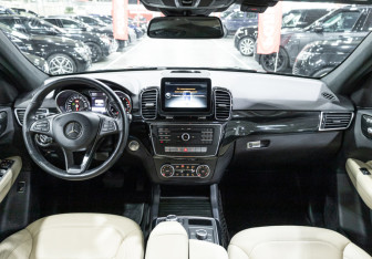 Подержанный автомобиль Mercedes-Benz GLE 2016 года (18 фото)
