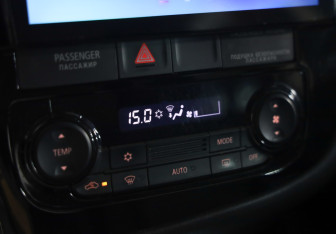 Подержанный автомобиль Mitsubishi Outlander 2017 года (16 фото)