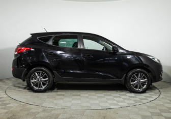Подержанный автомобиль Hyundai ix35 2015 года (4 фото)