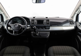Подержанный автомобиль Volkswagen Caravelle 2019 года (10 фото)