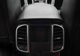 Подержанный автомобиль Porsche Cayenne 2014 года (38 фото)