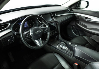Подержанный автомобиль Infiniti QX50 2018 года (11 фото)