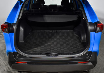 Подержанный автомобиль Toyota RAV4 2021 года (19 фото)