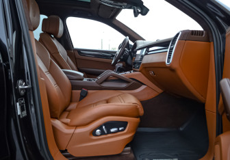 Подержанный автомобиль Porsche Cayenne 2018 года (31 фото)