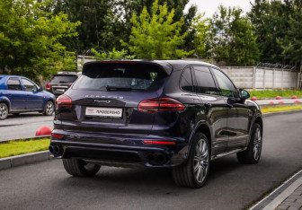 Подержанный автомобиль Porsche Cayenne 2017 года (6 фото)
