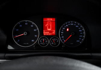 Подержанный автомобиль Volkswagen Touran 2007 года (17 фото)
