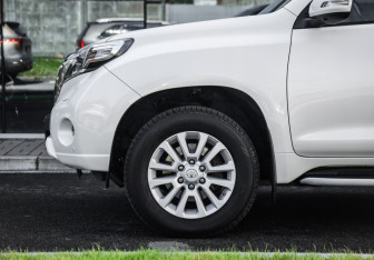 Подержанный автомобиль Toyota Land Cruiser Prado 2017 года (10 фото)