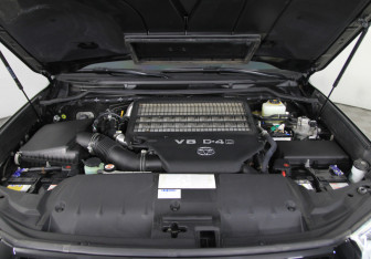 Подержанный автомобиль Toyota Land Cruiser Suv 2018 года (15 фото)