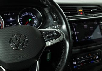 Подержанный автомобиль Volkswagen Tiguan 2021 года (15 фото)