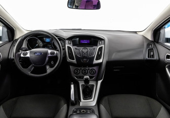 Подержанный автомобиль Ford Focus Hatchback 2012 года (10 фото)