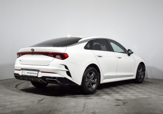 Подержанный автомобиль Kia K5 2020 года (5 фото)