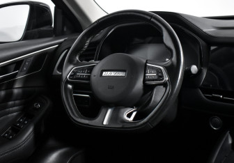 Подержанный автомобиль Haval F7 2021 года (16 фото)