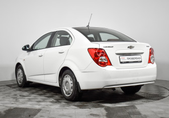 Подержанный автомобиль Chevrolet Aveo Sedan 2014 года (7 фото)