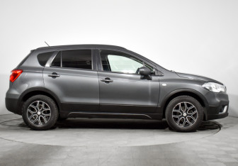 Подержанный автомобиль Suzuki SX4 Hatchback 2017 года (4 фото)