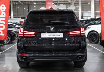 Подержанный автомобиль BMW X5 2015 года (9 фото)