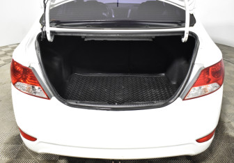 Подержанный автомобиль Hyundai Solaris Sedan 2012 года (18 фото)