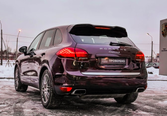 Подержанный автомобиль Porsche Cayenne 2014 года (9 фото)