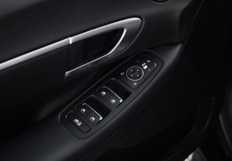 Подержанный автомобиль Hyundai Sonata 2022 года (13 фото)