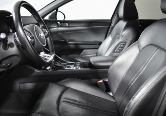 Подержанный автомобиль Kia K5 2020 года (10 фото)