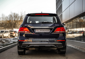Подержанный автомобиль Mercedes-Benz GLE 2015 года (6 фото)