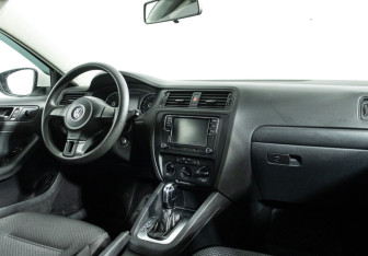 Подержанный автомобиль Volkswagen Jetta Sedan 2014 года (9 фото)