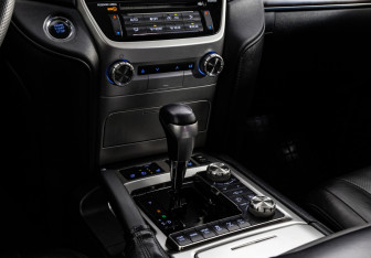 Подержанный автомобиль Toyota Land Cruiser Suv 2016 года (14 фото)