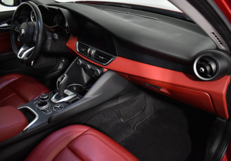 Подержанный автомобиль Alfa Romeo Giulia 2020 года (11 фото)