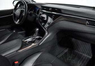 Подержанный автомобиль Toyota Camry Sedan 2020 года (13 фото)