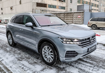 Подержанный автомобиль Volkswagen Touareg 2021 года (3 фото)