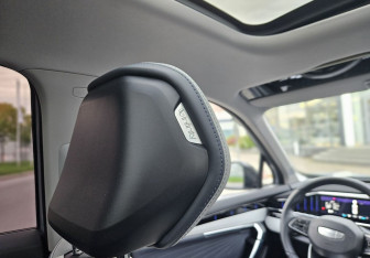 Подержанный автомобиль Geely Atlas 2024 года (20 фото)