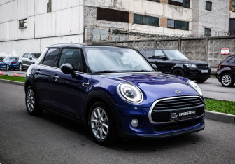 Подержанный автомобиль MINI Hatch 2018 года (3 фото)
