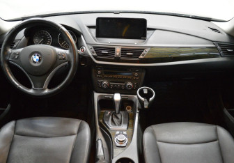 Подержанный автомобиль BMW X1 2012 года (14 фото)
