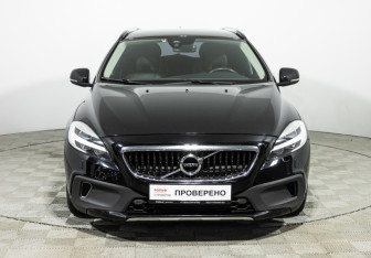 Подержанный автомобиль Volvo V40 Cross Country 2017 года (2 фото)