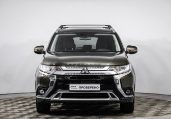 Подержанный автомобиль Mitsubishi Outlander 2020 года (2 фото)