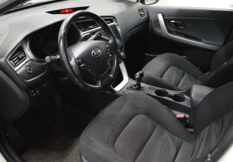 Подержанный автомобиль Kia Ceed Hatchback 2015 года (9 фото)