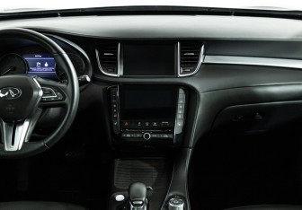 Подержанный автомобиль Infiniti QX50 2018 года (14 фото)