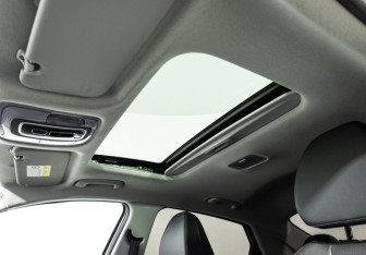 Подержанный автомобиль Hyundai Elantra Sedan 2023 года (15 фото)