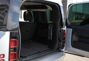 Подержанный автомобиль Land Rover Defender Suv 2021 года (23 фото)