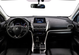 Подержанный автомобиль Mitsubishi Eclipse Cross 2018 года (11 фото)