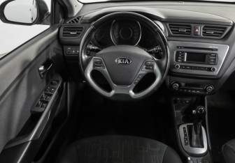 Подержанный автомобиль Kia Rio Hatchback 2017 года (11 фото)