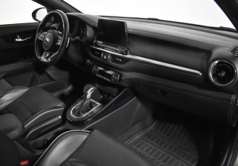 Подержанный автомобиль Kia Cerato Sedan 2019 года (14 фото)